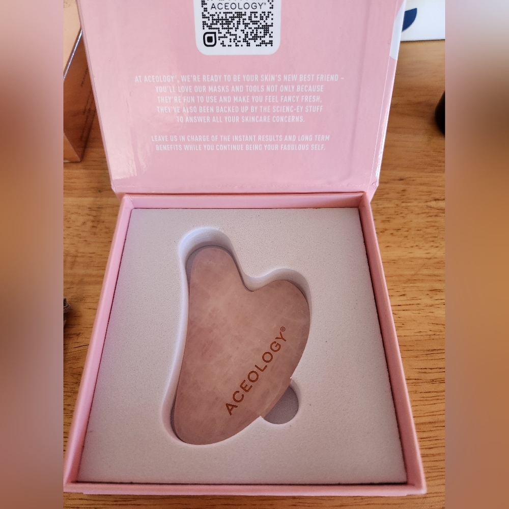 Aceology Rose Quartz Facial Massager